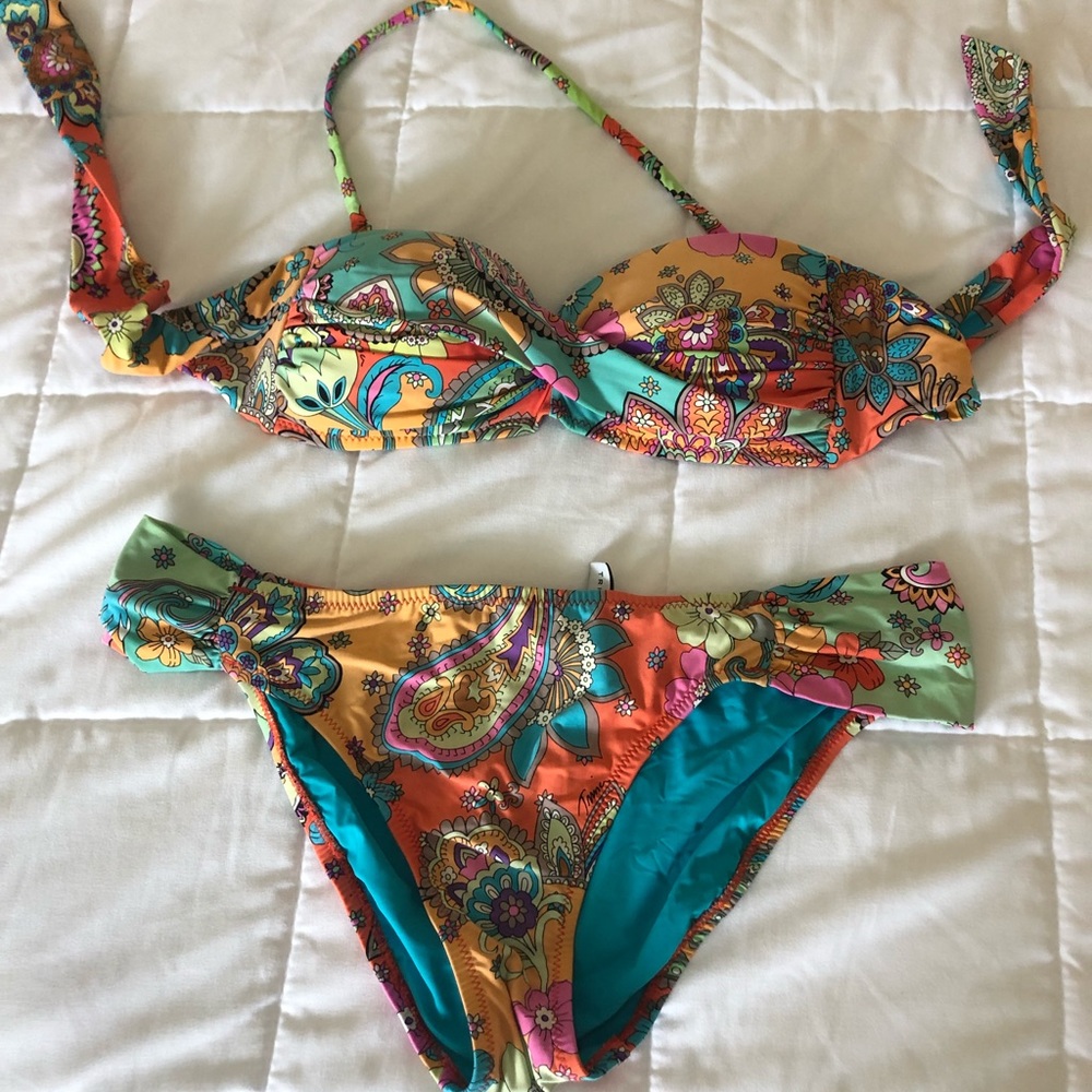 Trina Turk Bikini with cover up, mixed size set